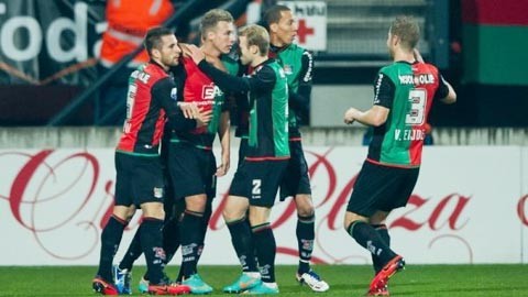 暴露出空档 暴露出空档